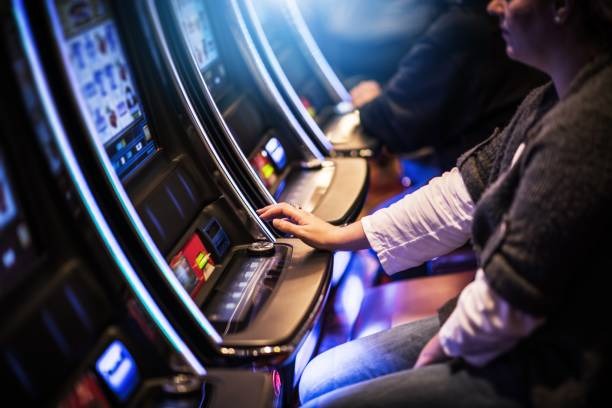 Live dealer interaction at an oribet slot American Roulette table