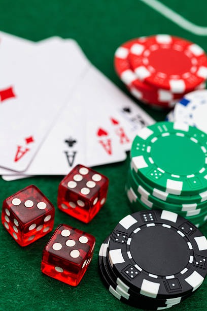 Multilingual dealer hosting Live Sic Bo